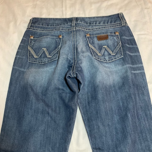 Wrangler women’s boot cut jeans size 7/8 x 34 length - Picture 5 of 7